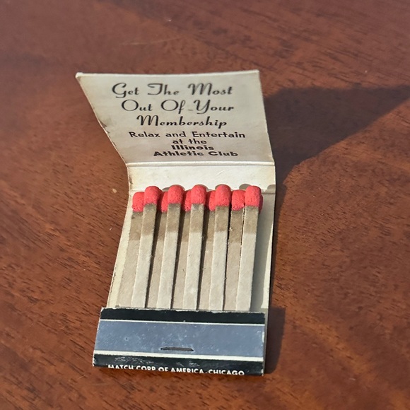 Vintage Matchbook Illinois Athletic Club of Chicago IAC Membership Relax Matches - Picture 15 of 16
